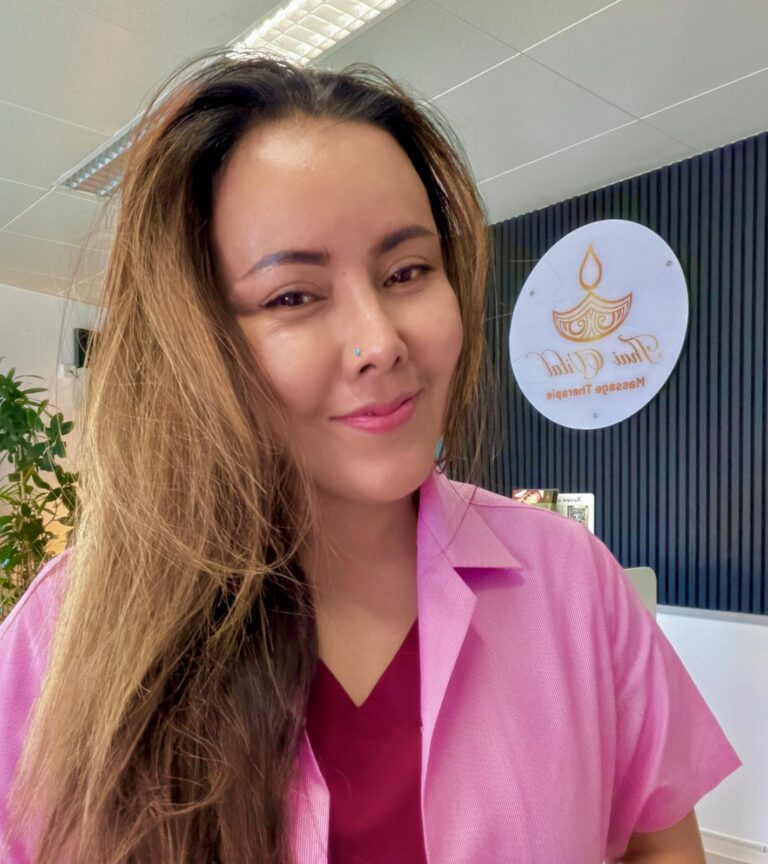 Natcha Samphan, Inhaberin von ThaiVital und EMR-zertifizierte Therapeutin in Basel