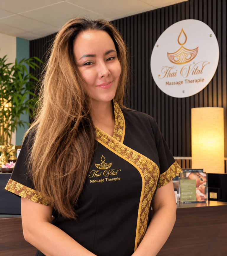 Natcha Samphan, Inhaberin von ThaiVital und EMR-zertifizierte Therapeutin in Basel